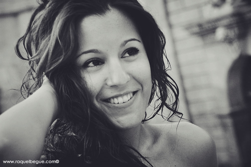 Book Sandra